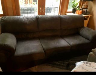 Couch - Barely Used Plush 3-Seat Sofa — Near Perfect Condition, Pet-Free/Smoke-Free Home