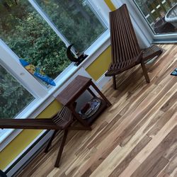 Nice Set Of Folding Chairs And Table