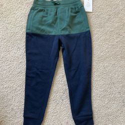 NWT Boys Fleece Jogger Size M (8)