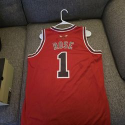 2011 D ROSE Bulls Jersey In Excellent Condition 