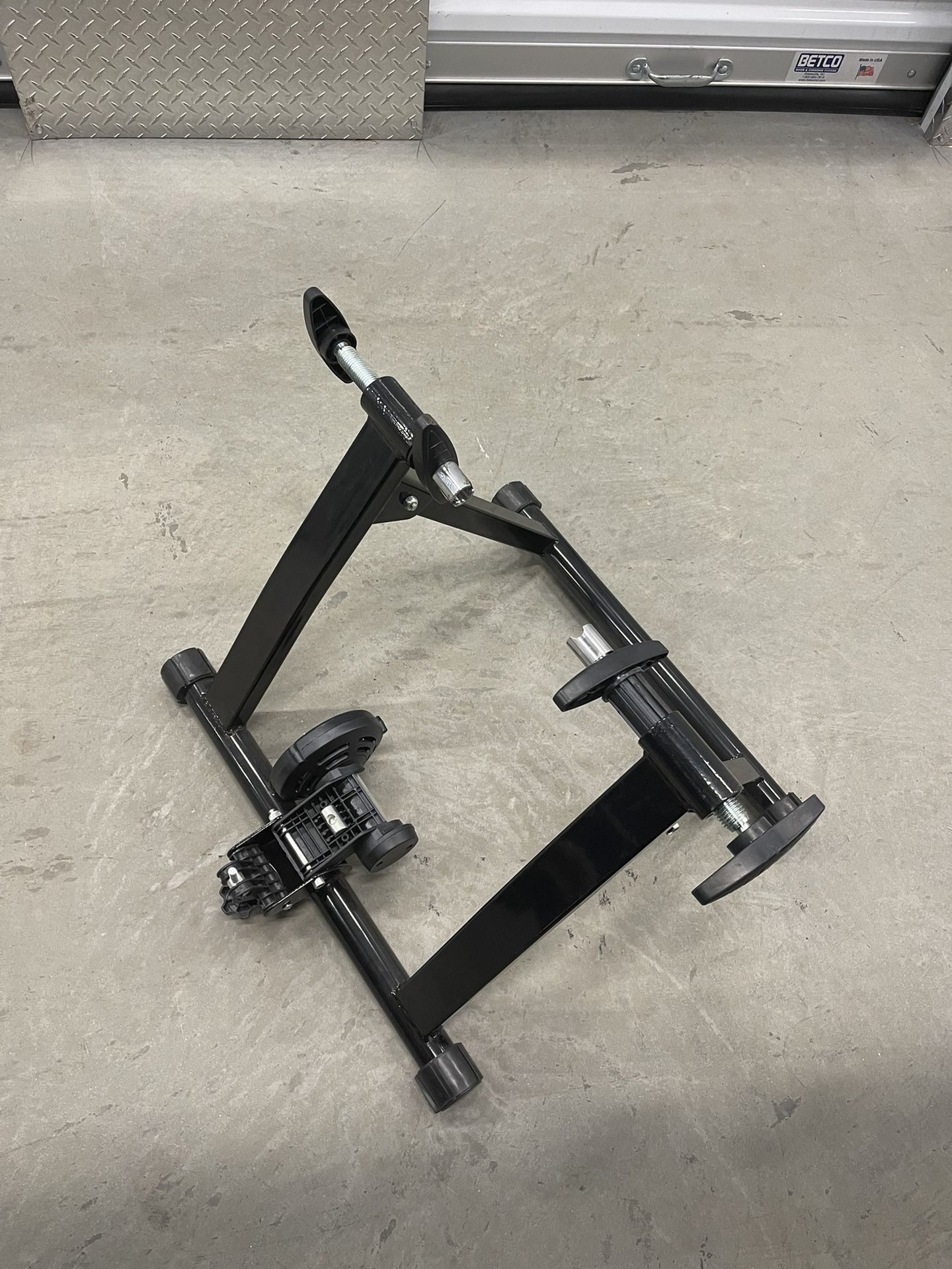 Transform Your Real Bike Into An Exercise Bike With This Gadget
