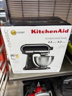 KitchenAid Classic Tilt-Head Stand Mixer- Black-Stainless Steel 4.4 Quart *Brand New* Never Used*