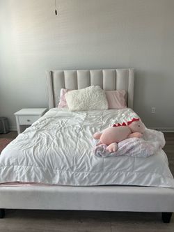 Queen Bedroom Set