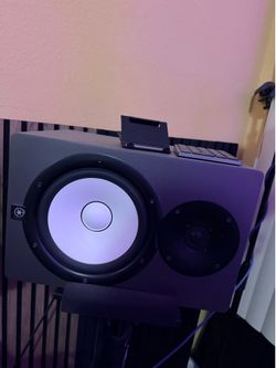 Yamaha HS8 and stands