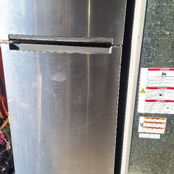 APARTMENT REFRIGERATOR (DELIVERED)