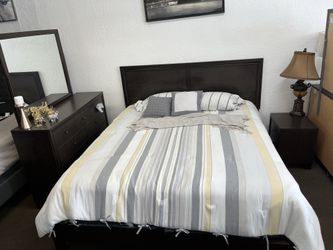 King bed 4 pc with mattress