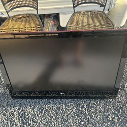 $40 47” Flat Screen Tv , Works, No Remote 