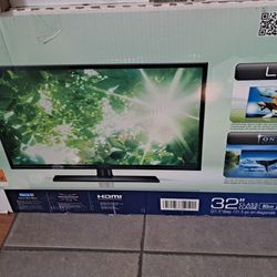 New Samsung  TV 32 Inch w/ Wall Mount Hardware included