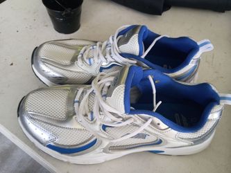 Avía tenis shoes  size 12
