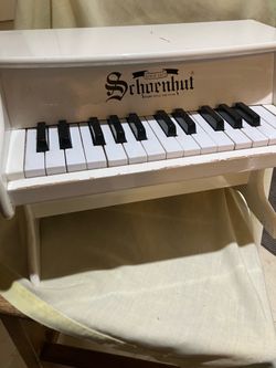 SCHOENHUT Child’s Piano