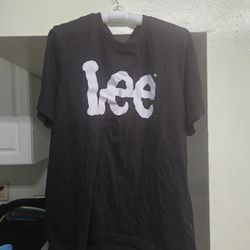Tee Shirt Size Large 
