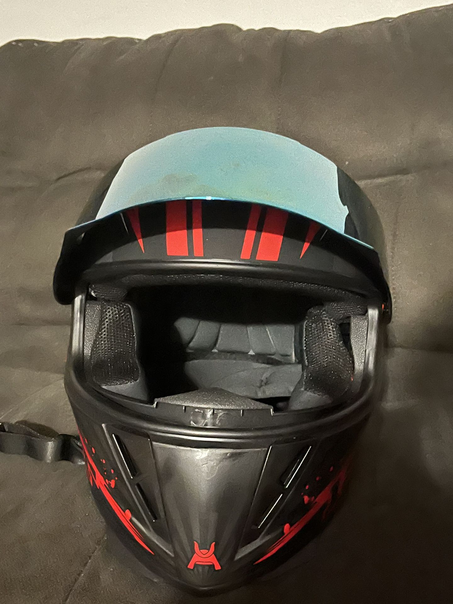 Medium Helmet With Visor
