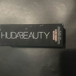 HUDA BEAUTY - Liquid Foundation