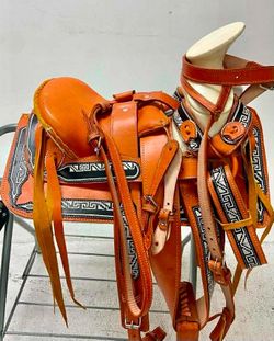 Montura charra bordada