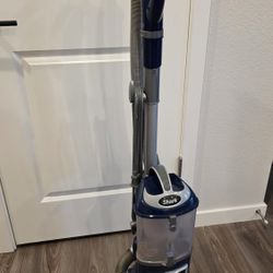 Shark Navigator Lift Away - Vacuum