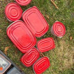 Rubbermaid Containers Very Good Shape