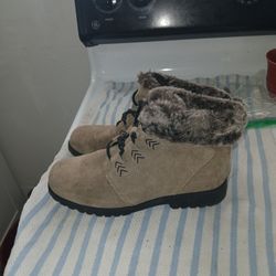 Cubbie Cuddlers Women's Suede and Leather Ankle Boot Size 7 1/2"