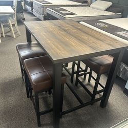 Pub table with 4 stools