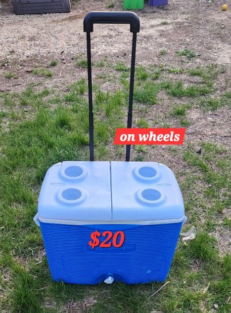 Cooler W Wheels