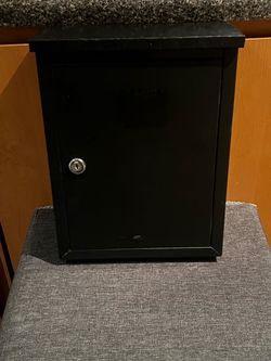 Mailbox with key