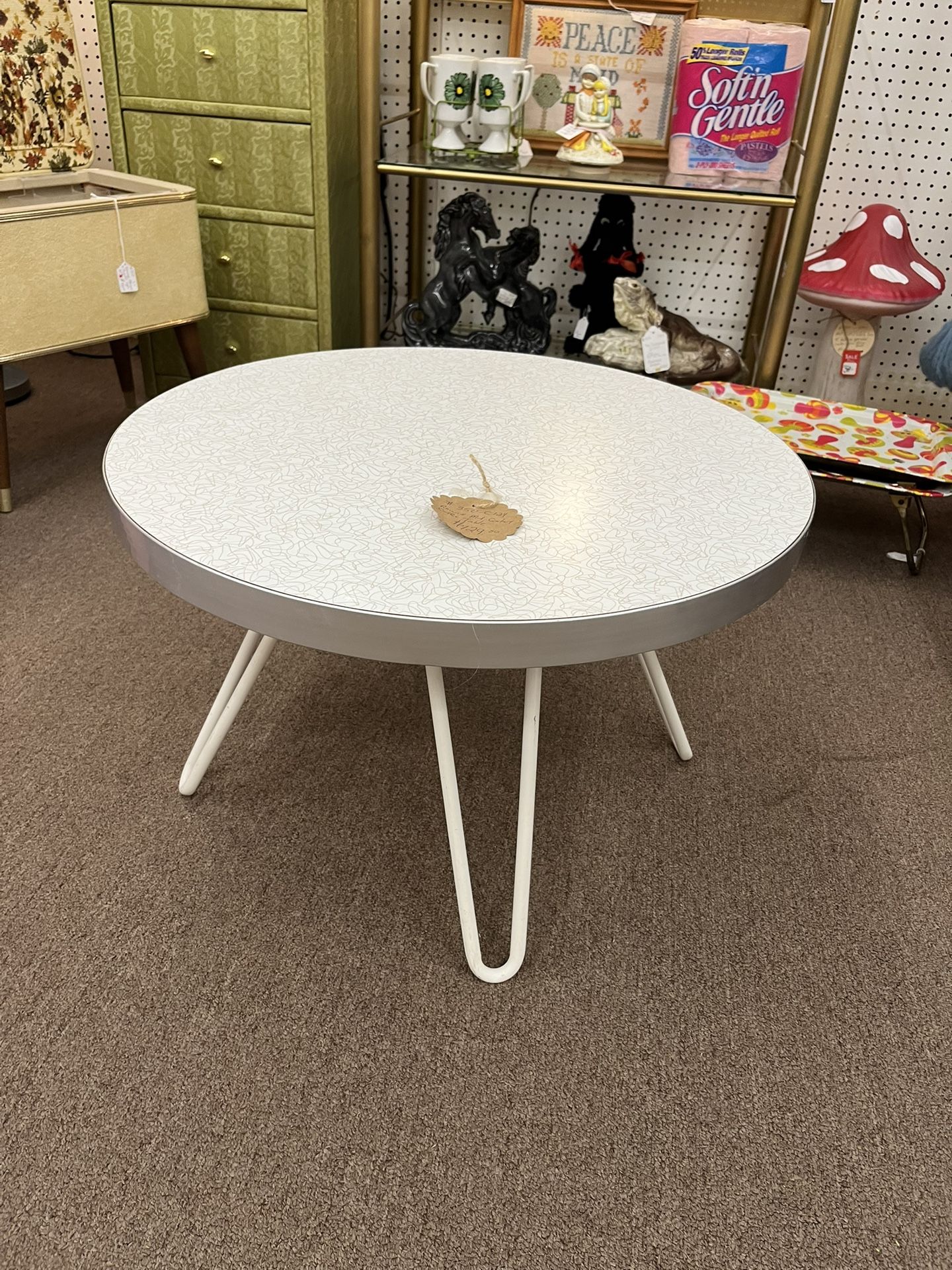 Round mid century coffee table side table w/ Formica boomerang design