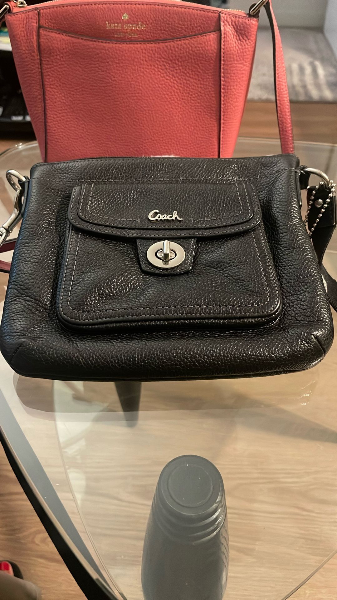 Very Cute Coach Crossbody With Lots Of Pockets