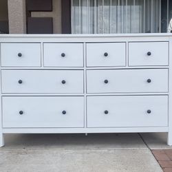 Ikea Hemnes Solid Wood White 8 Drawer Dresser (new condition)