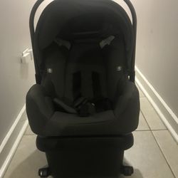 Nuna PIPA Baby Car Seat With Base In Charcoal Grey