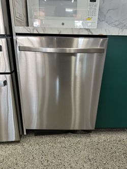 BRAND NEW SAMSUNG DISHWASHER WITH SLIGHT DAMAGE
