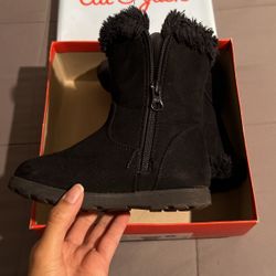 9C  Black Boots. 