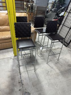 4 High Bar Stools With Chrome Silver Base 