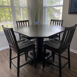 Haverty’s Dining Table