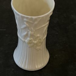 BELLEEK IRISH BUD VASE