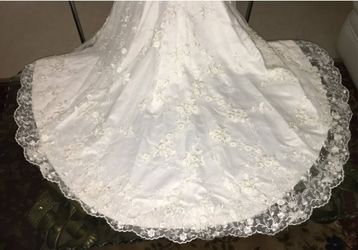 Size 4 Custom New Wedding Dress