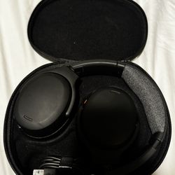 Skullcandy Crusher Evo Wireless Headphones – Like New w/ Case