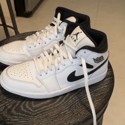 NEW AIR JORDAN 1 SIZE 9👟👟👟🔥🔥🔥