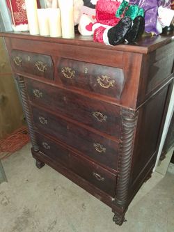 Antique Mahogany Chest of Drawers