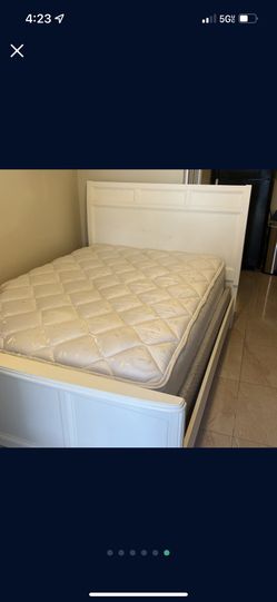 Full Size Bed 