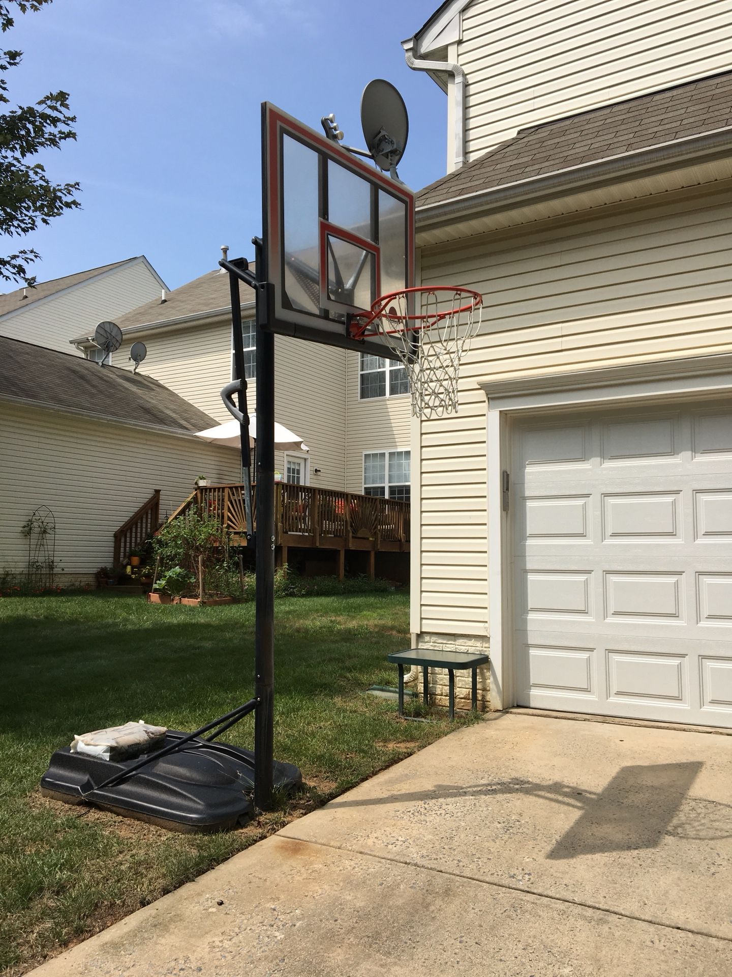 Lifetime adjustable basketball hoop outdoor