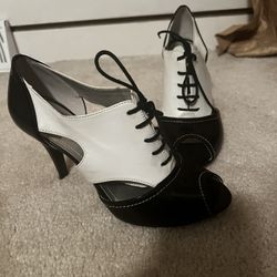 Tahari Tuxedo Open Toe Booty Style Heel Sz 6.5