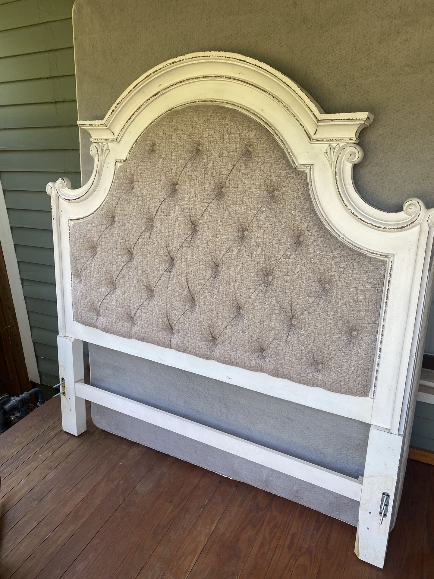 COMPLETE Bedroom Set (Queen) - Modern Farmhouse Style $2500