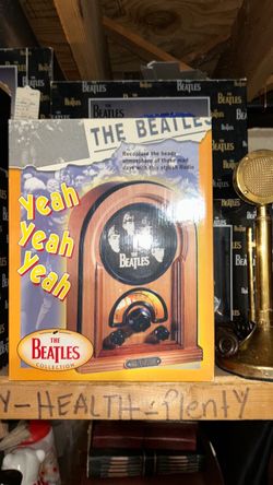 THE BEATLES "SOHO" VINTAGE AM/FM DESKTOP RADIO VERY NICE PIECE OF HISTORY