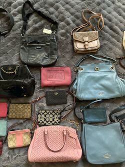 COACH BAGS / WRISTLETS