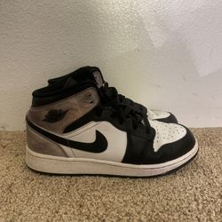 Nike Air Jordan 1 Mid 