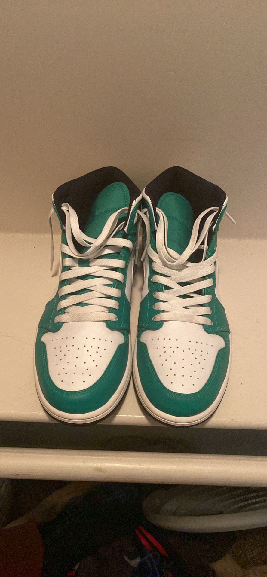 Jordan 1 Mid lucky Green