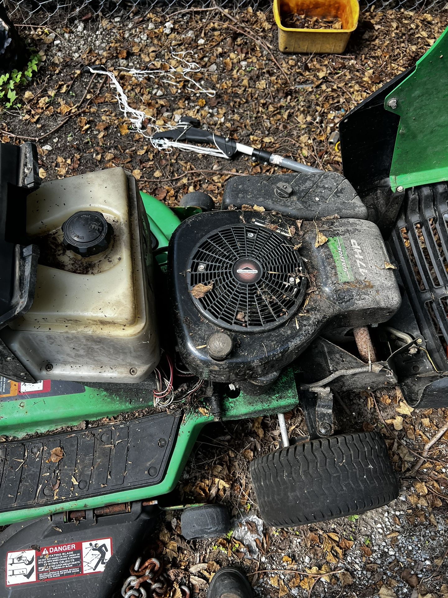 SABRE-JOHN DEER Riding Lawn Mower (TRACTOR)