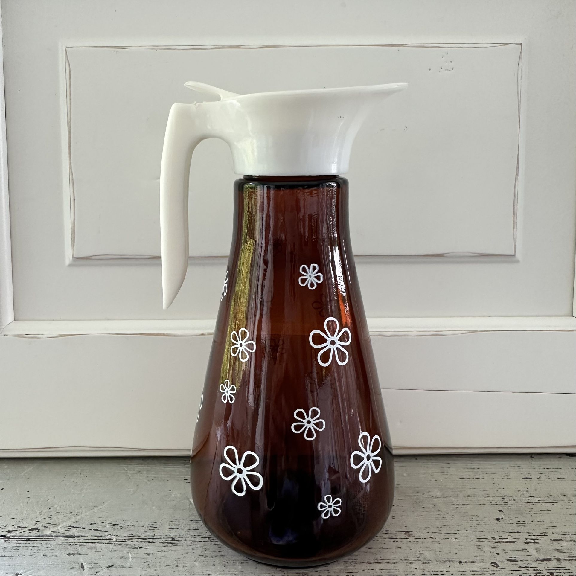 Vintage Thatcher Amber Brown Glass Daisy Syrup Dispenser Unused with metal seal on bottle. Plastic pour spout.  7 1/2” tall.  