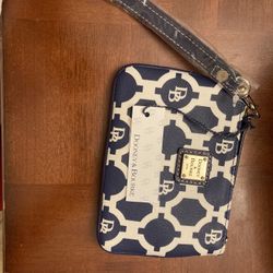 Dooney & Bourke Medium Wristlet