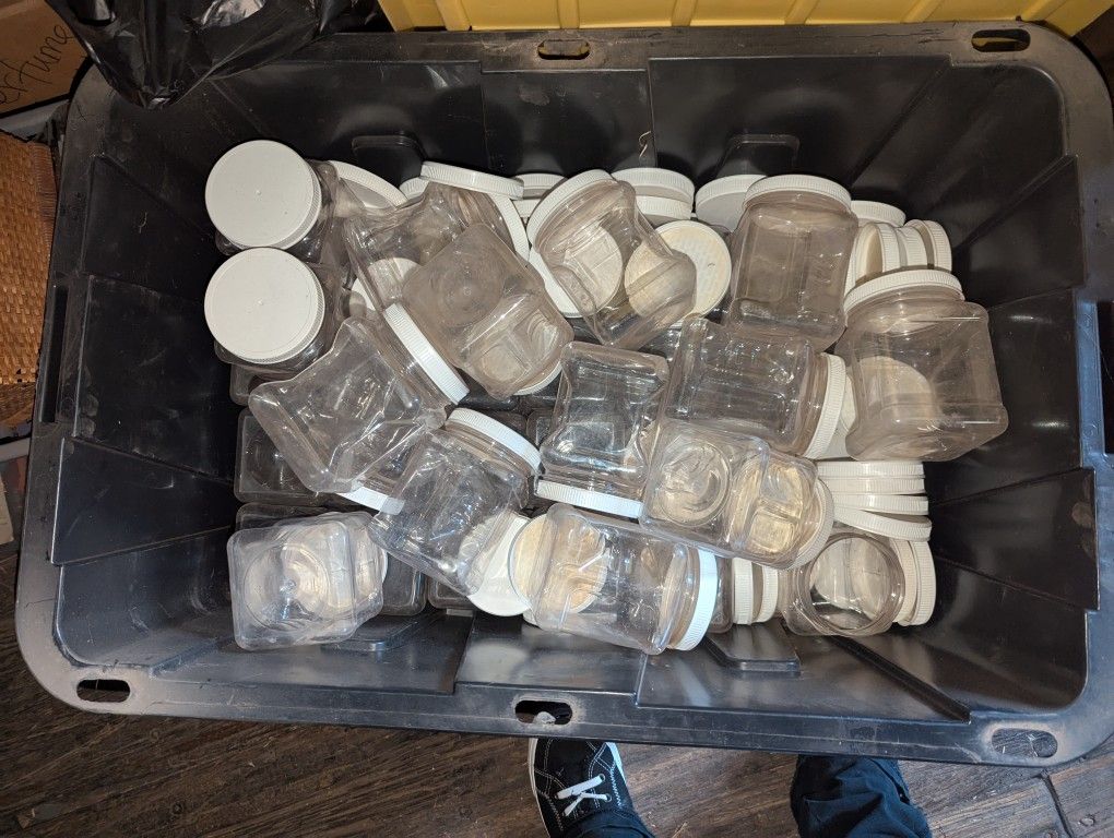 PLASTIC JARS  W / SCREW ON LIDS 