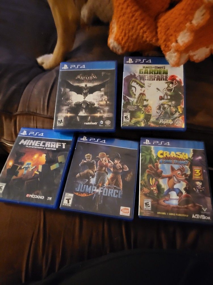 Playstation 4, Jump Force, Crash Bandicoot, Batman ,
Plants vs zombies,
Minecraft